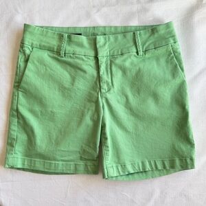 Kut From The Kloth Womens Green "Walking Short" Mid Length Mid Rise Size 6